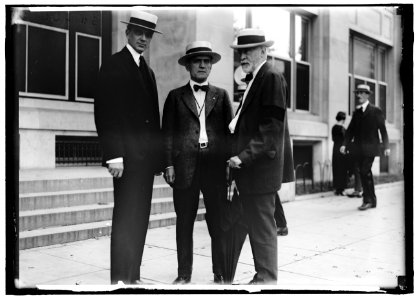 GADSDEN, P.H. OF PHILADELPHIA. SPEC. ELEC. RY. COMMN.; McGRAW, JAMES H., EDITOR, 'THE STREET RAILWAY' ; YOUNG, OWEN D. LCCN2016870250