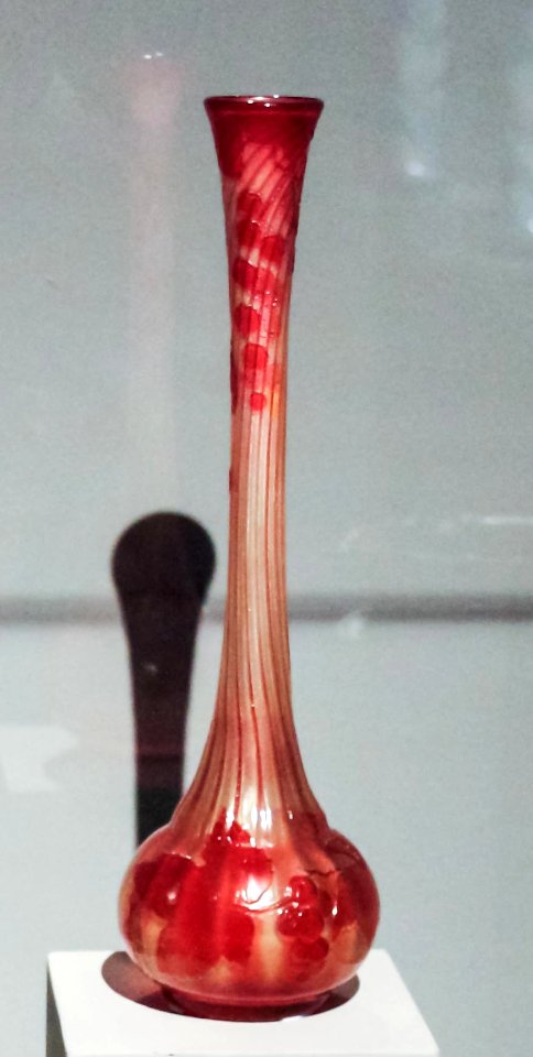 Gallé - Vase with bunch of red currants