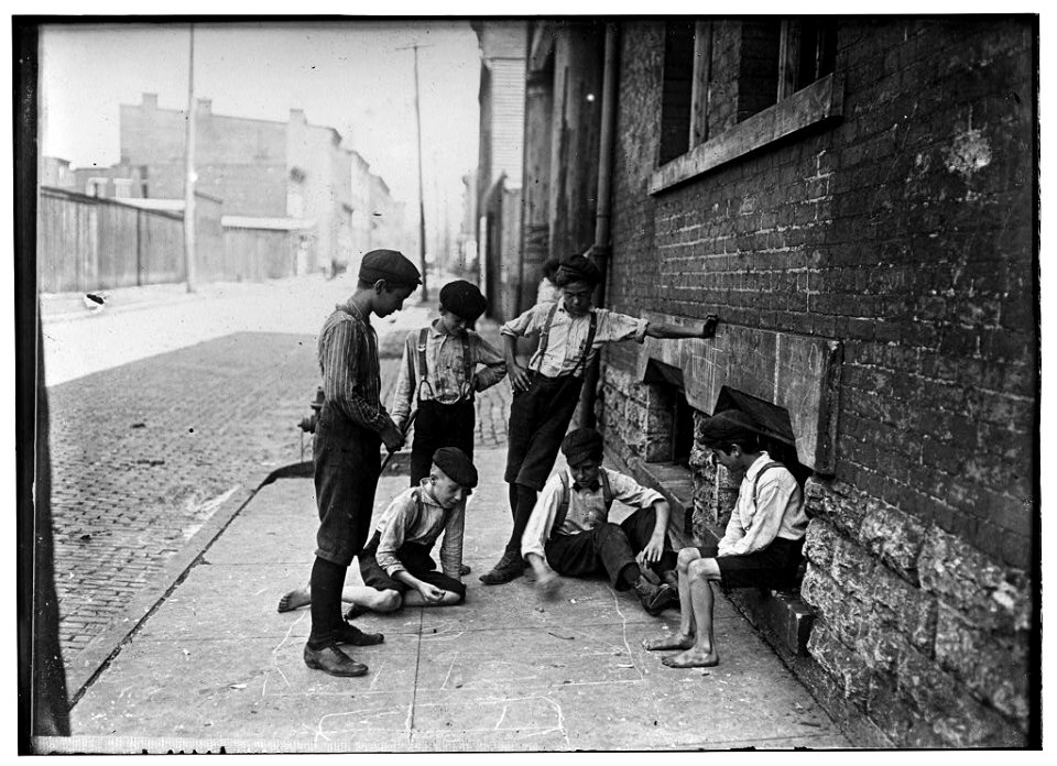Game of Craps. Cincinnati, Ohio. Aug., 1908. LOC nclc.05347