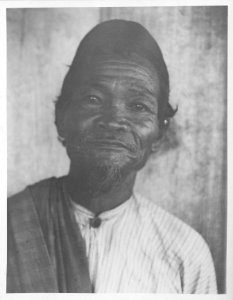 Gammal man från Togid, Boolang-Mongondou. Kabupaten Bolaang Mongondow, Sulawesi. Indonesien - SMVK - 000173