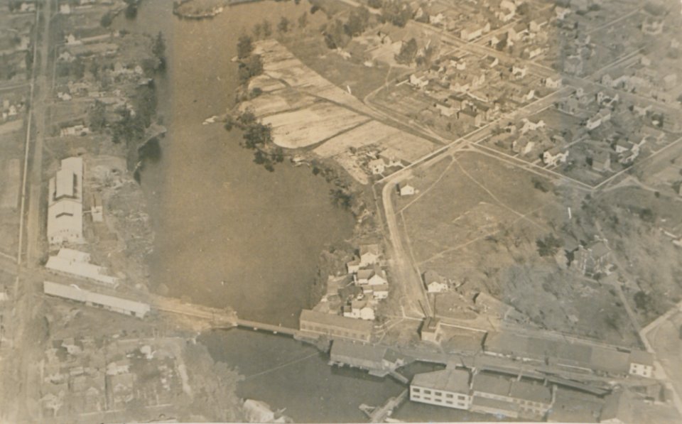 Gananoque Ontario from the Air (HS85-10-36561)