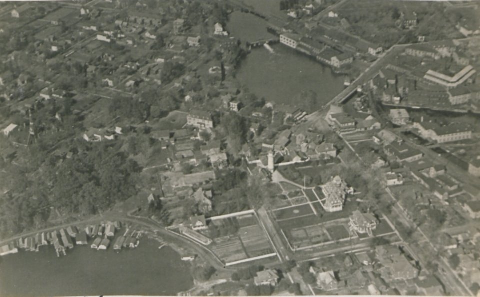 Gananoque Ontario from the Air (HS85-10-36563)