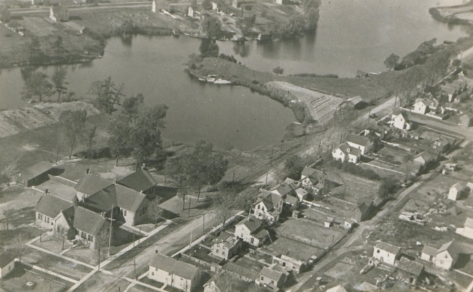 Gananoque Ontario from the Air (HS85-10-36565)