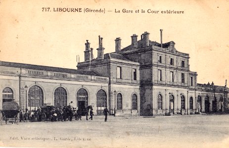 Garde 717 - LIBOURNE - La Gare et la Cour extérieure photo