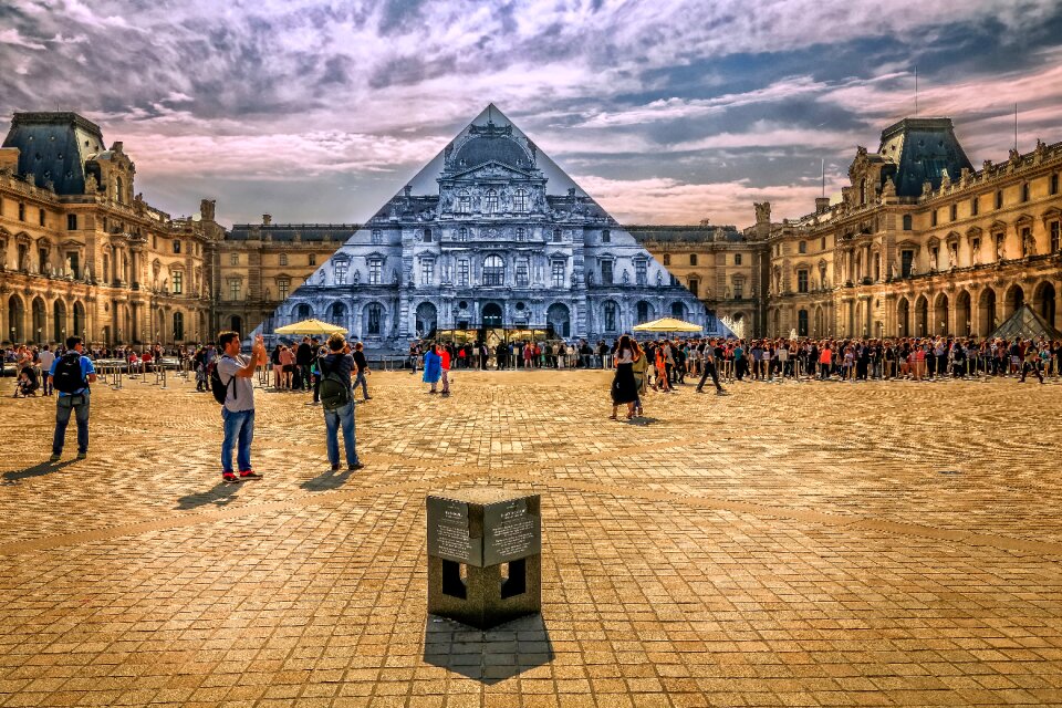 Pyramid museum traveling