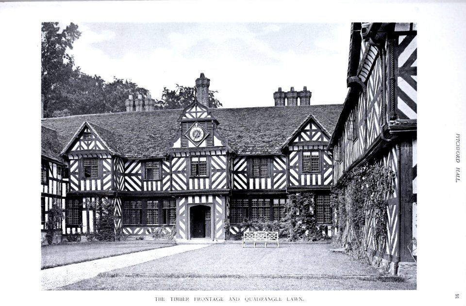 Gardens Old and New Pitchford Hall Quadrangle 0145