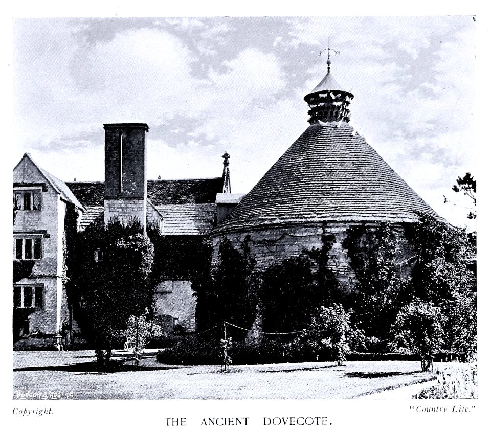 Gardens Old and New Vol 1 Athelhampton Hall Dovecot 0179