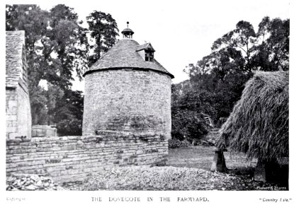 Gardens Old and New Vol 1 Cleeve Prior Dovecot 0172