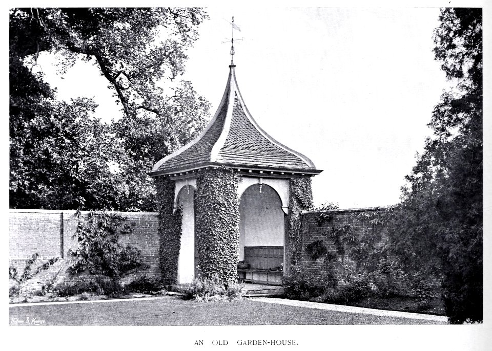 Gardens Old and New Mere Hall Garden House 0200