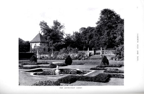 Gardens Old and New Vol 3 Athelhampton Hall the south-west court 0058
