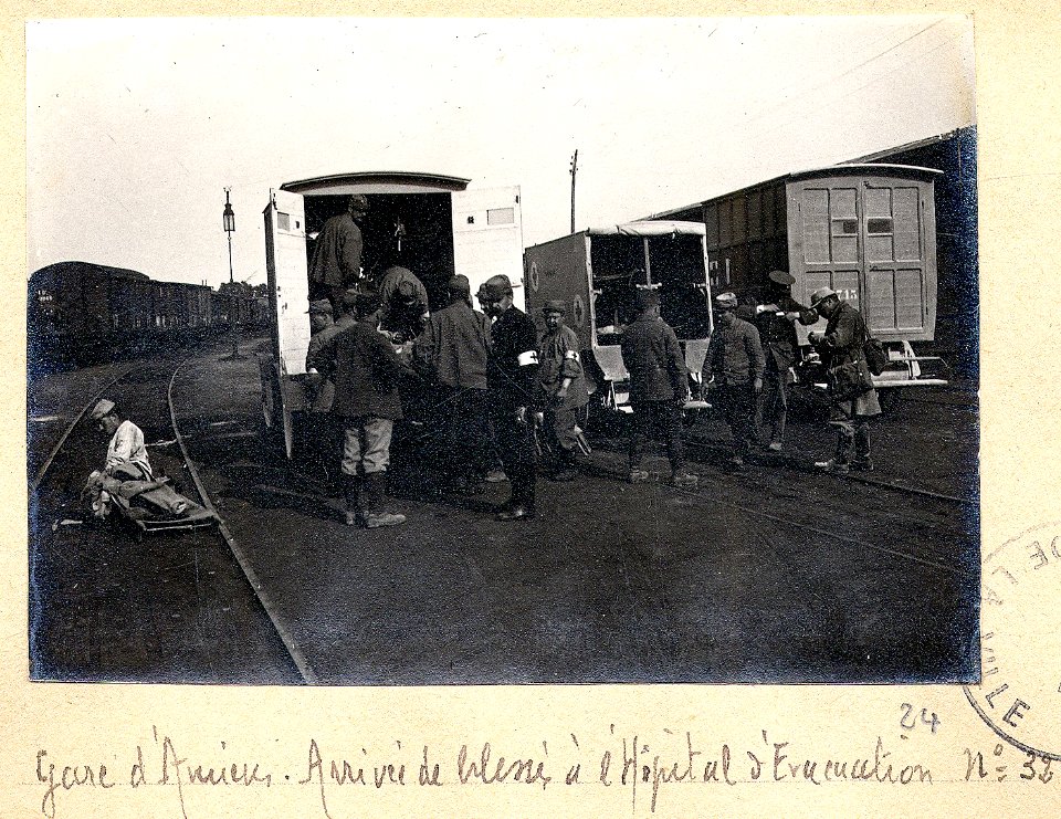 Gare d'Amiens. arrivée des blessés à l'hôpital d'évacuation n°32 - Fonds Berthelé - 49Fi1871-24
