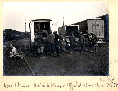 Gare d'Amiens. arrivée des blessés à l'hôpital d'évacuation n°32 - Fonds Berthelé - 49Fi1871-24
