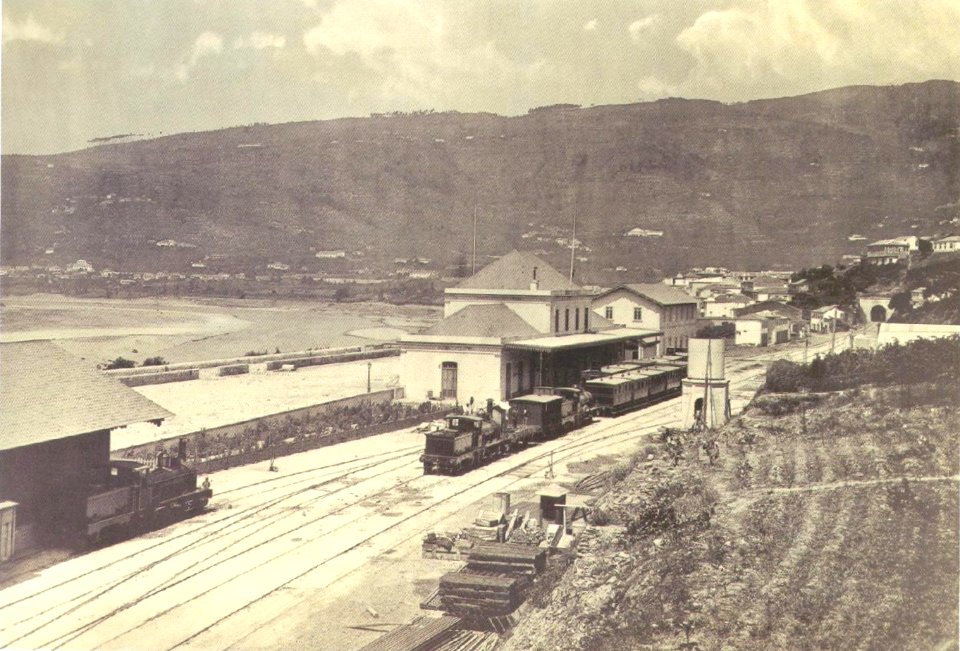 Gare da Regua antes de 1906 - Os Caminhos de Ferro Portugueses 1856-2006