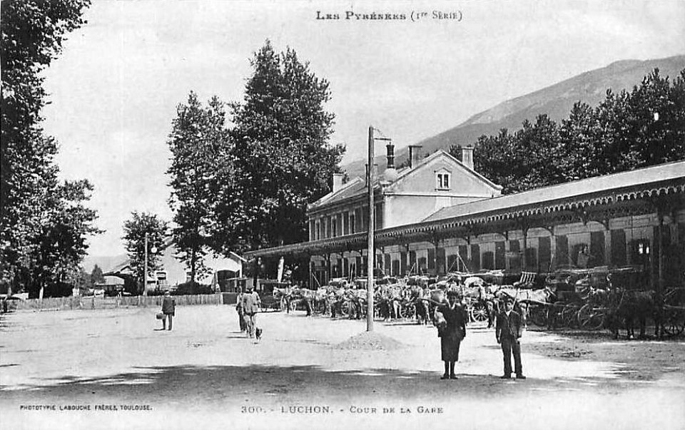 Gare-Luchon-cour-CPancienne