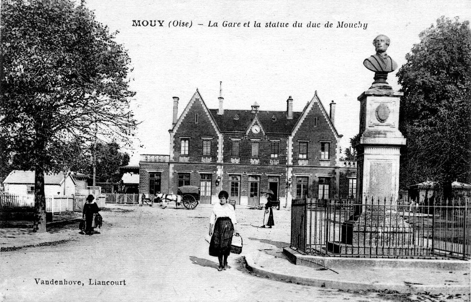 Gare-Mouy-statue-duc-Mouchy-CPancienne
