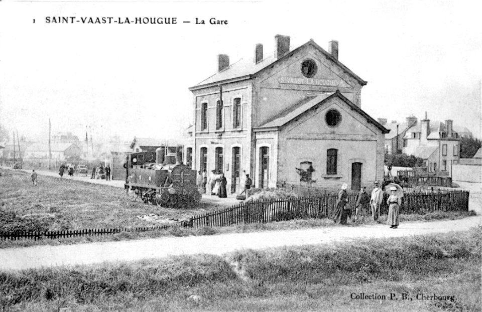 GareLocomotiveStVaastLaHougue1900