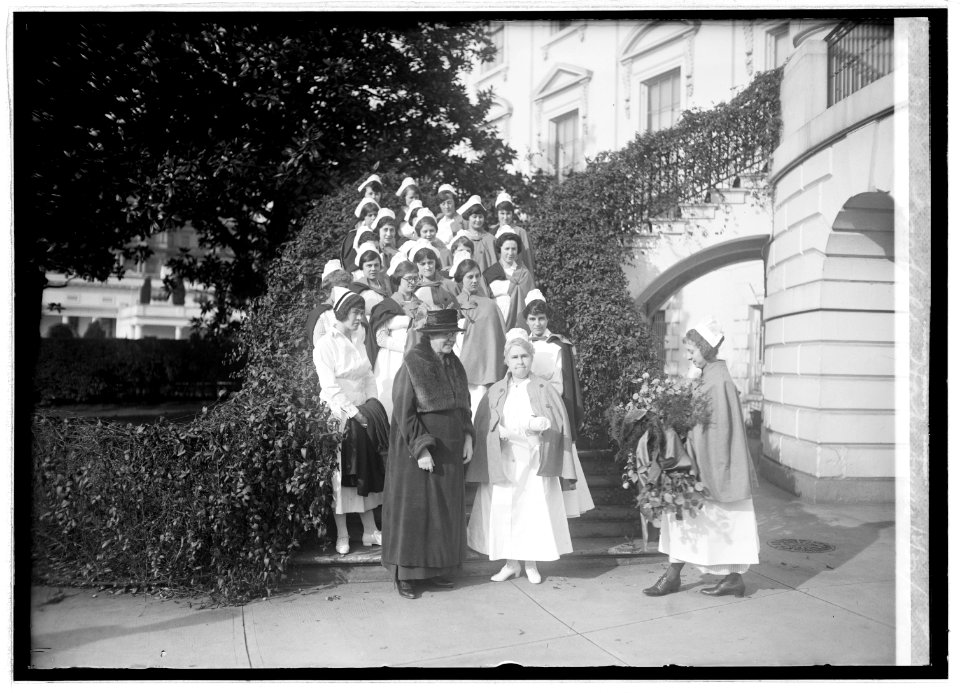 Garfield Hospt. nurses, 12-30-22 LCCN2016847092