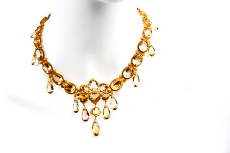 Garnityr, halsband. Foto till boken: Ett sekel av dräkt och mode ur de Hallwylska samlingarna - Hallwylska museet - 89392
