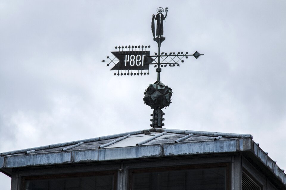 Weathervane booth building