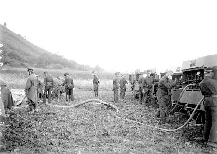 Gasflaschenwagen und Gasleitungen für das Füllen des Ballons - CH-BAR - 3238828