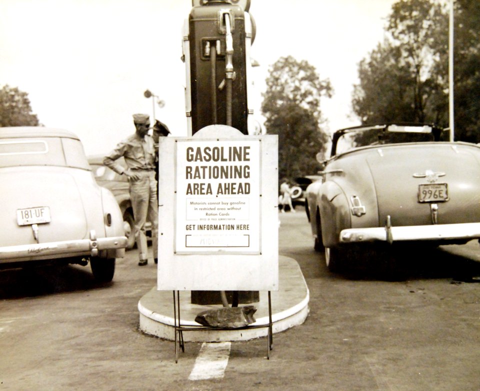 Gasoline rationing at filling station on Pennsylvania Turnpike, September 1942 (34211715144)