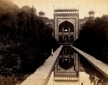 Gate of the Taj dli A136 cor