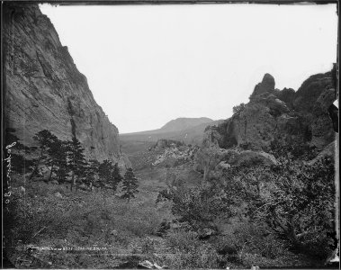 Gateway, Garden of the Gods, looking south. El Paso County, Colorado. - NARA - 516738