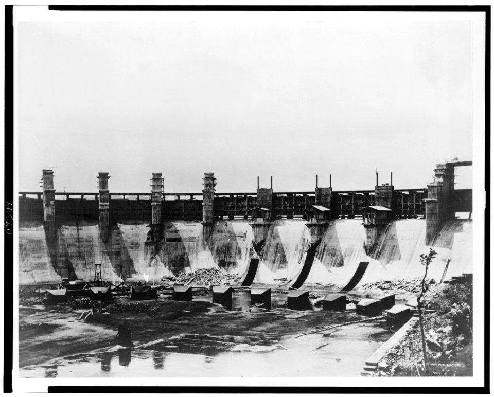 Gatun Lake spillway, Panama Canal LCCN96522040