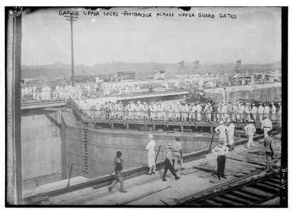 Gatun Upper Locks- Footbridge across Upper Guard Gates LCCN2014694398
