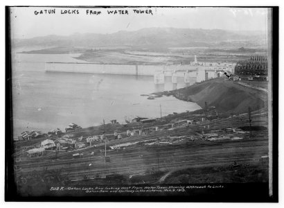 Gatun locks from water tower LCCN2014694573
