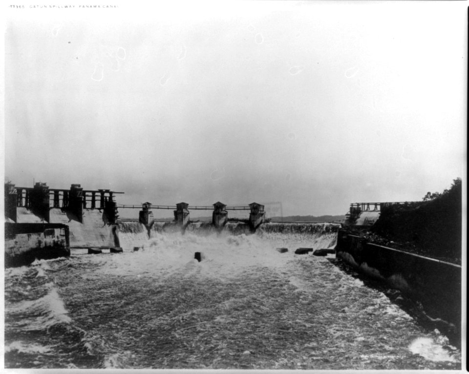 Gatun spillway, Panama Canal LCCN2003690212