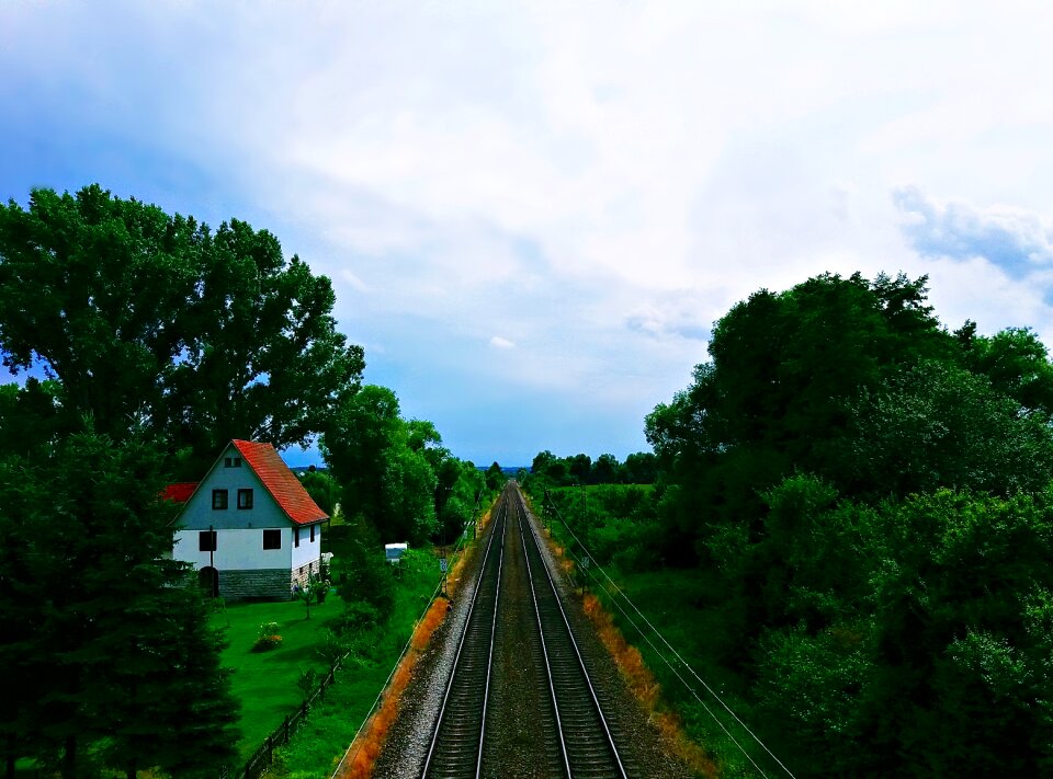 Green railroad tracks splint
