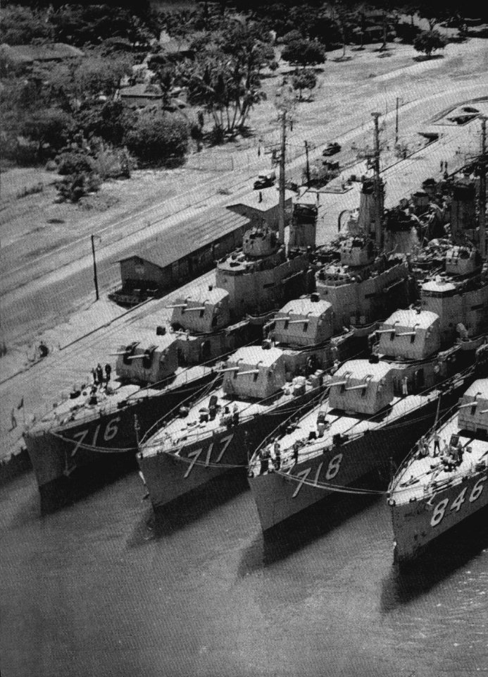 Gearing-class destroyers of DesDiv 111 at Pearl Harbor in 1949
