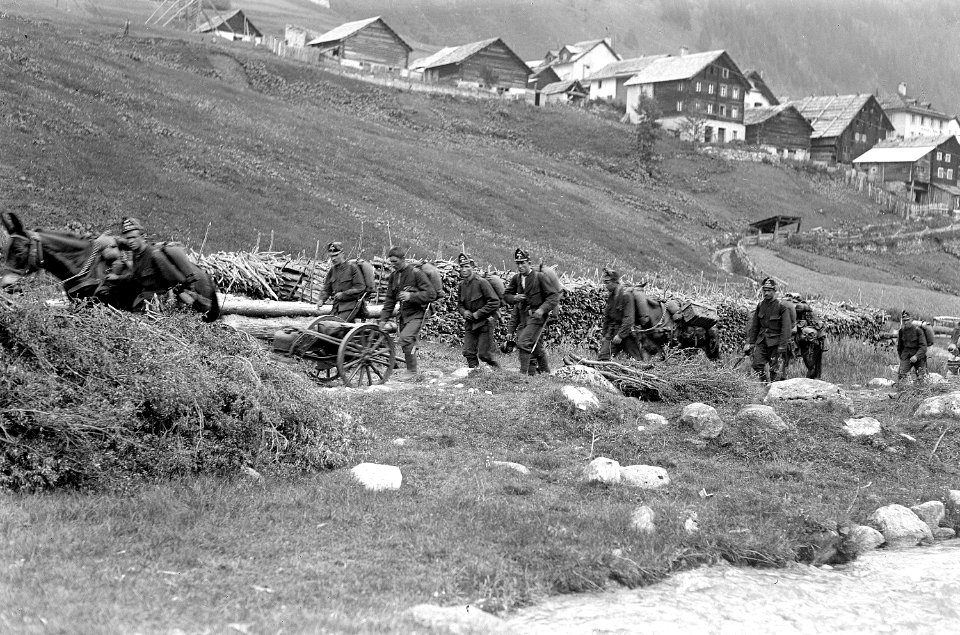 Gebirgs Artillerie auf dem Marsch - CH-BAR - 3237021