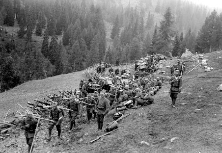 Gebirgs Infanterie auf dem Marsch - CH-BAR - 3237014
