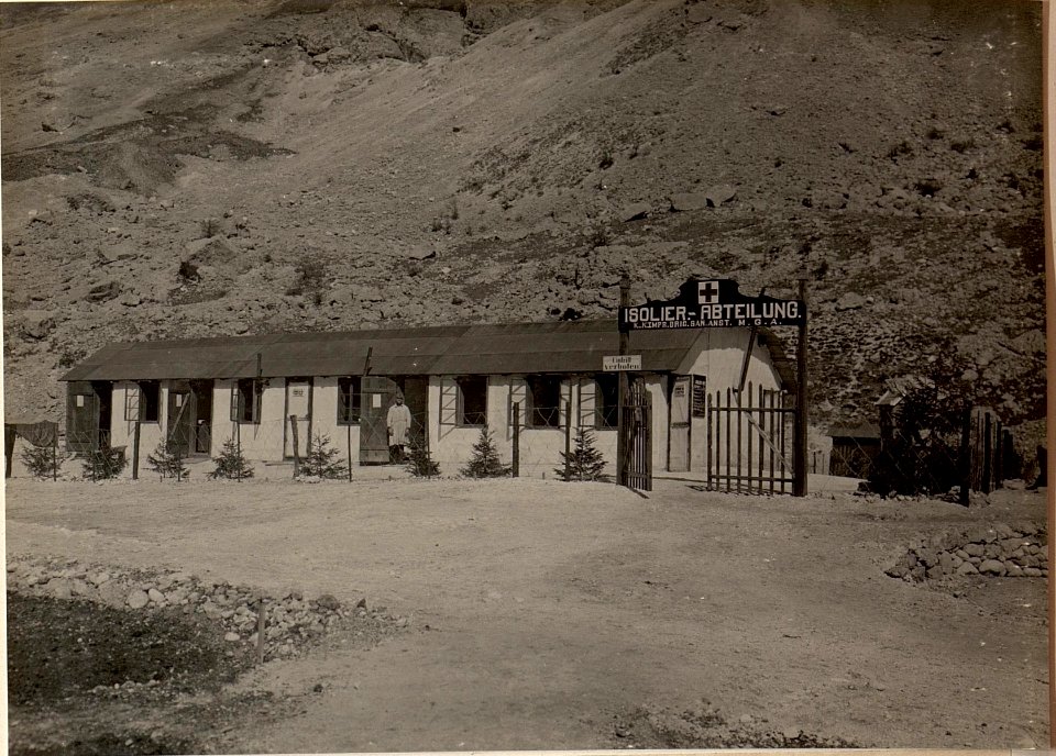Gebirgsbrigadesanitätsanstalt Nummer 27 in Soca, Isolierabteilung, aufgenommen am 15. April 1916 (BildID 15474438)