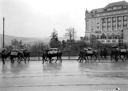 Gebirgssanität auf der Kirchenfeldbrücke - CH-BAR - 3237704