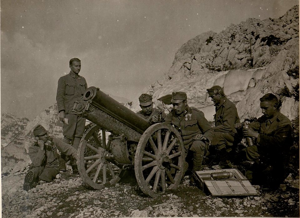 Geb.Kan.Batt.6-5. am Kl. Schlichtl in Feuerstellung. (4-7.1917.) (BildID 15800604)