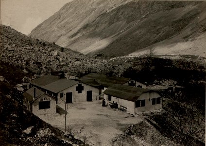 Gebirgsbrigadesanitätsanstalt Nummer 27 in Soca, Spitals-Anlage, aufgenommen am 15. April 1916 (BildID 15474417)