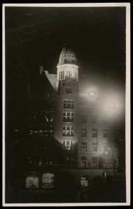 Gebouw Industria tijdens Edison's Lichtweek. Uitgave J. Vlieger, Amsterdam, Afb PBKD00396000001