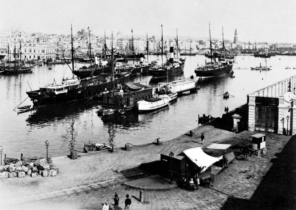 Gebrüder Alinari - Blick auf den Hafen von Napoli (Zeno Fotografie)