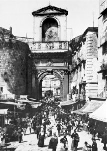 Gebrüder Alinari - Das Capuana Tor in Napoli (Zeno Fotografie)