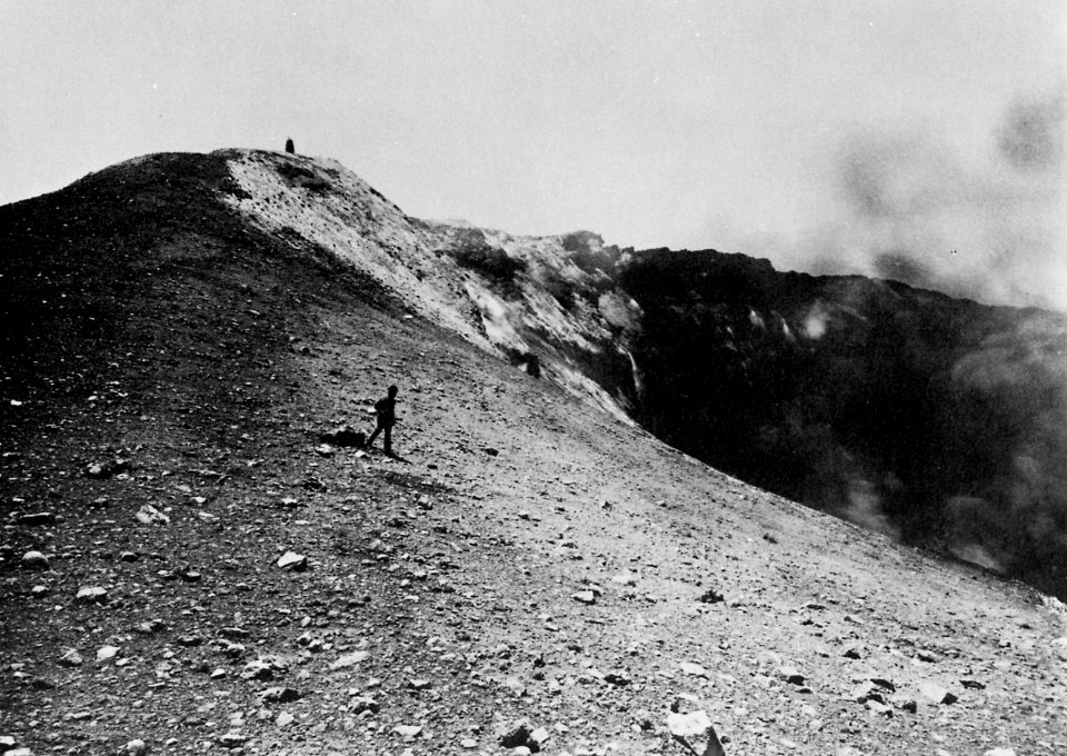 Gebrüder Alinari - Der Krater des Etna (Zeno Fotografie)