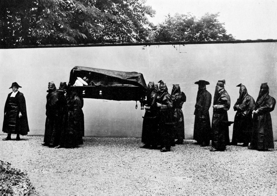 Gebrüder Alinari - Die Brüder der Barmherzigkeit tragen einen Kranken (Zeno Fotografie)