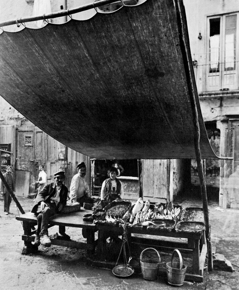 Gebrüder Alinari - Ein Fischverkäufer in Napoli (Zeno Fotografie)