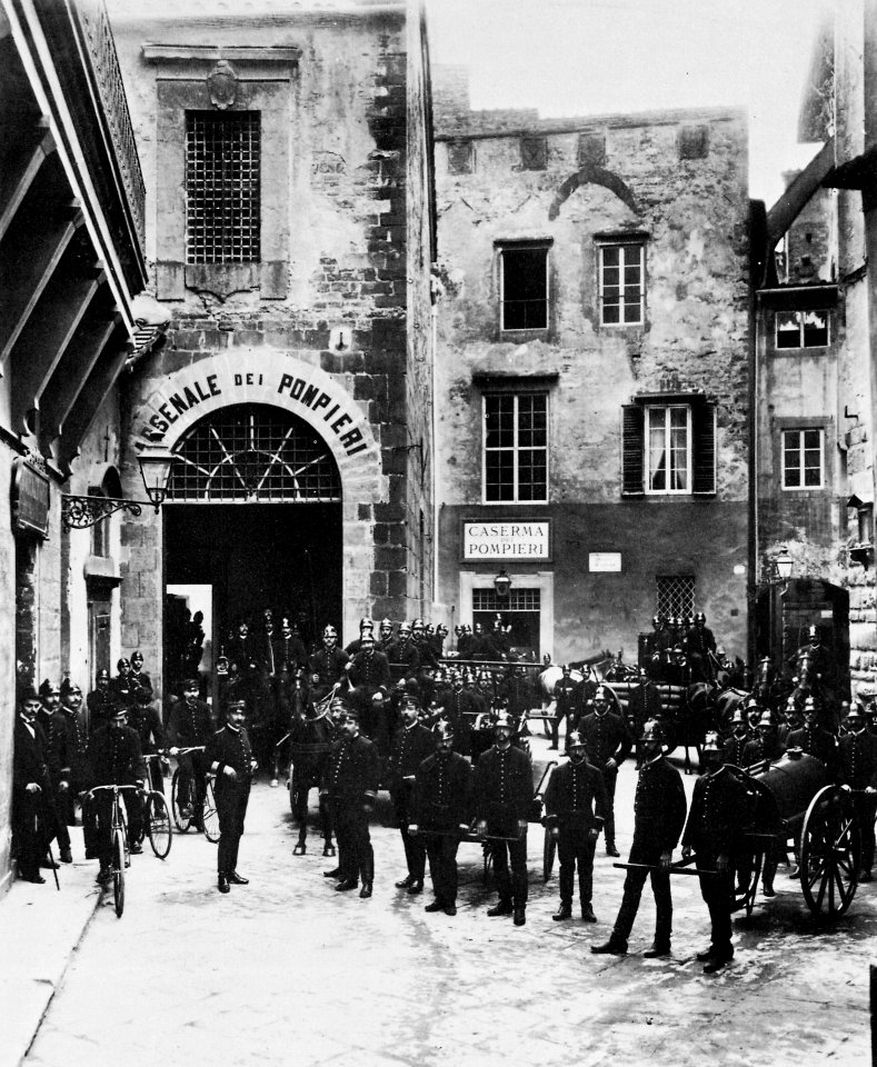 Gebrüder Alinari - Eine Feuerwehrkaserne (Zeno Fotografie)