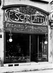 Gebrüder Alinari - Das Schaufenster eines Ladens (Zeno Fotografie) photo