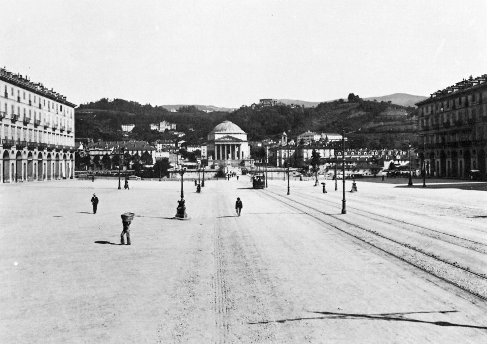 Gebrüder Alinari - Der Vittorio Emanuele Platz in Torino (Zeno Fotografie)