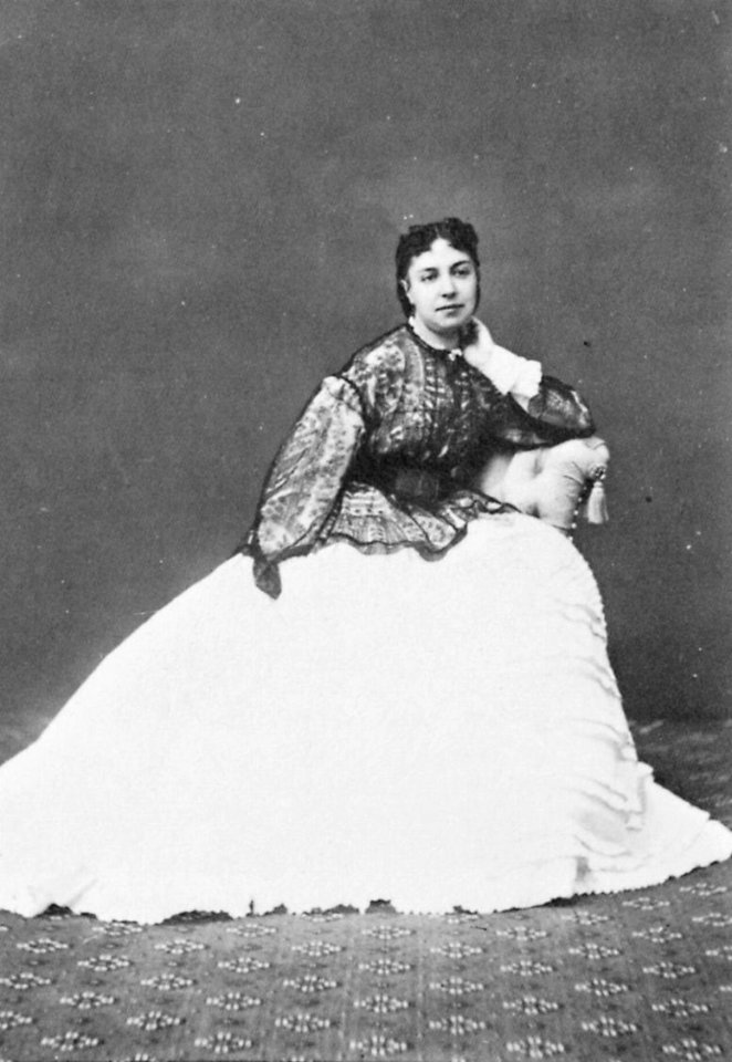 Gebrüder Alinari - Sitzende Dame (Zeno Fotografie)