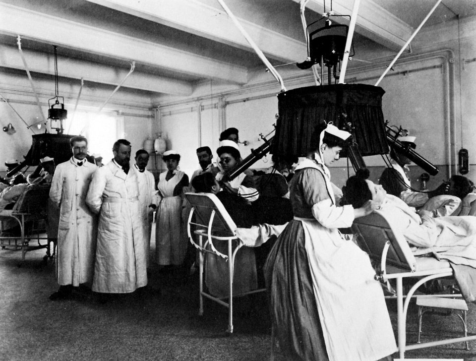 Gebrüder Alinari - In einem fototherapeutischen Institut (Zeno Fotografie)